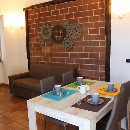 La Casetta Superior Apartment *